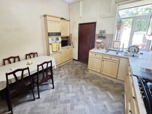 Kitchen- click for photo gallery